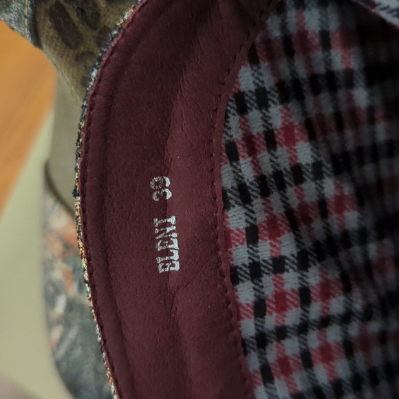 NIB L'Artiste Eleni taupe booties size 8.5 - Picture 6 of 10